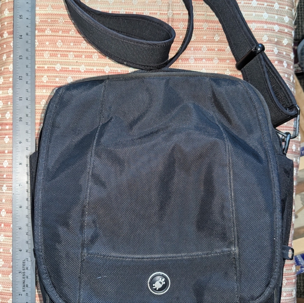 Pacsafe crossbody bag- Metro 200